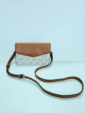 Michael Kors Jet Set Charm Large Envelope Phone Crossbody Bag 38T2GKFT6V